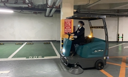 停車場掃地車.jpg